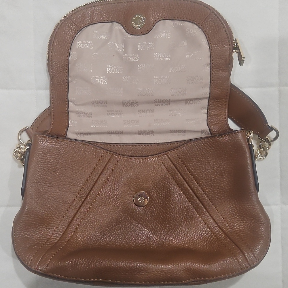 Michael Kors Tan Leather Shoulder Bag with Gold Accents - Picture 15 of 16
